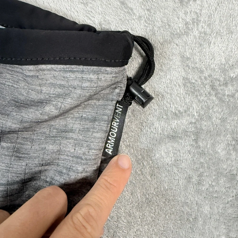 Under Armour Unisex OSFA Sling Bag Grey Black Armourvent Buckle Crossbody